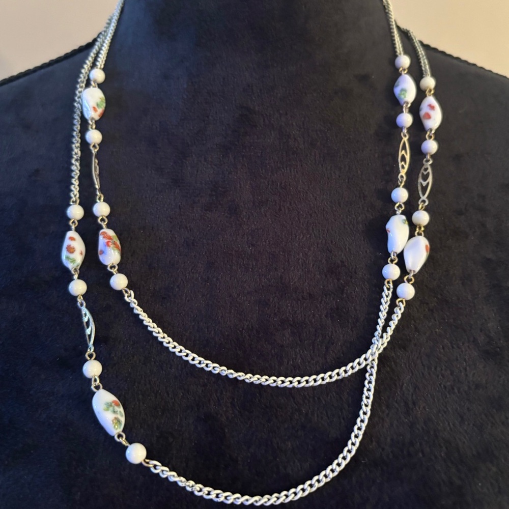 🌸VTG Millefiori White Milk Beaded Necklace - Picture 4 of 7